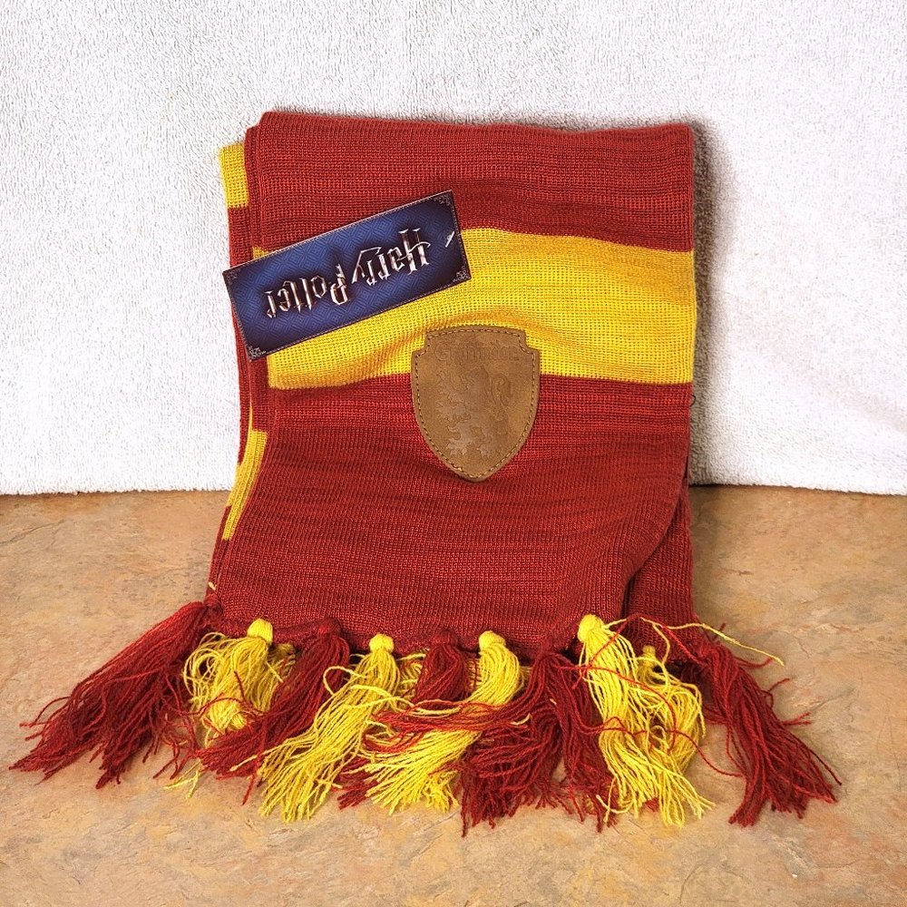 Loot Crate Harry Potter Gryffindor Scarf NWT Wizarding World Godric